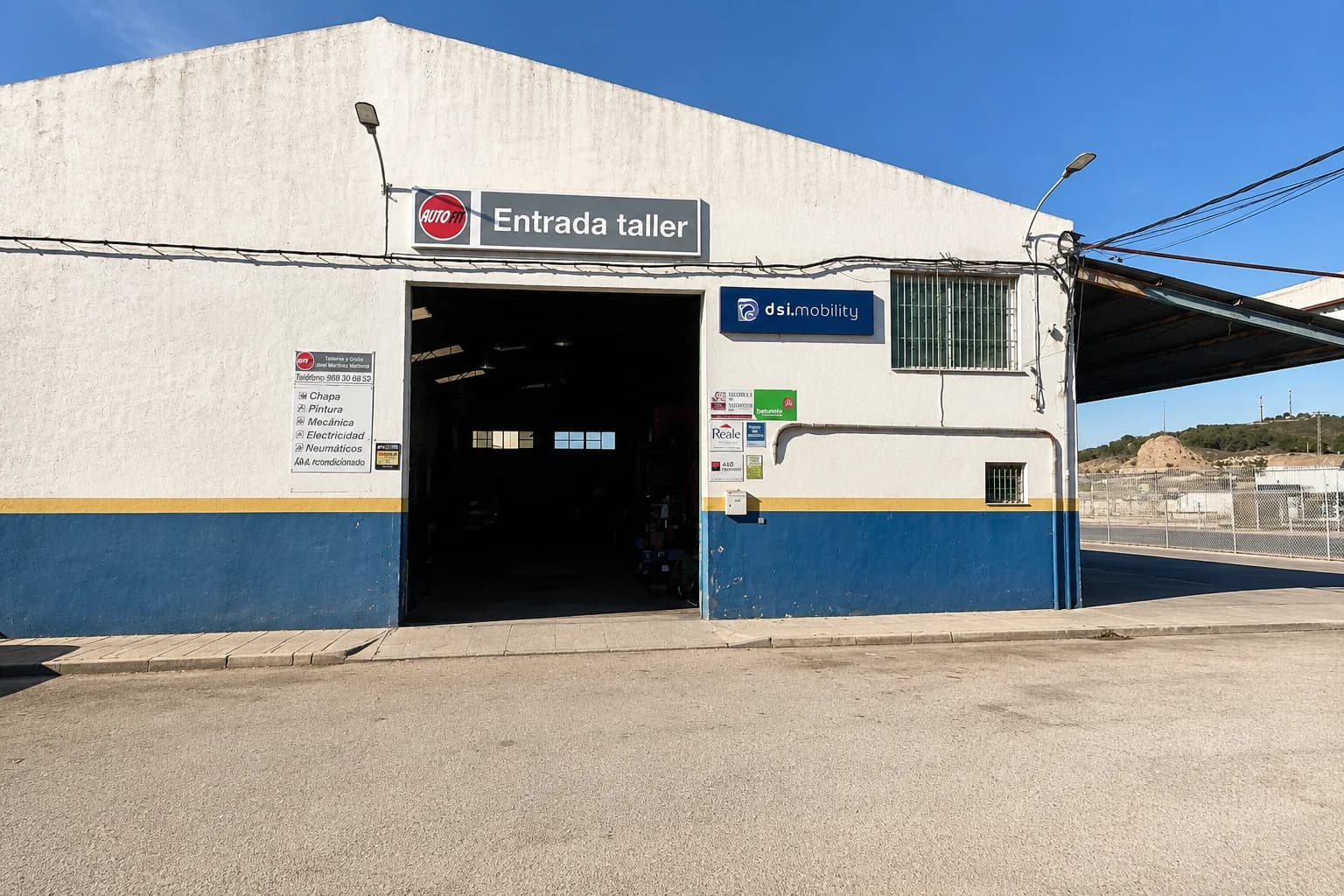 Fachada del taller en la avenida José Bautista Frutos, Espinardo